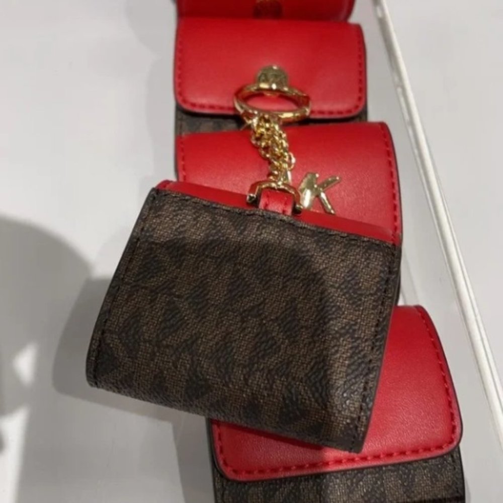 Michael Kors Jet Set Travel AirPod Case - Picture 3 of 4